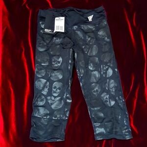 RARE Iron Fist *Skulls Club* Black Capri Leggings - Size Small - NWT